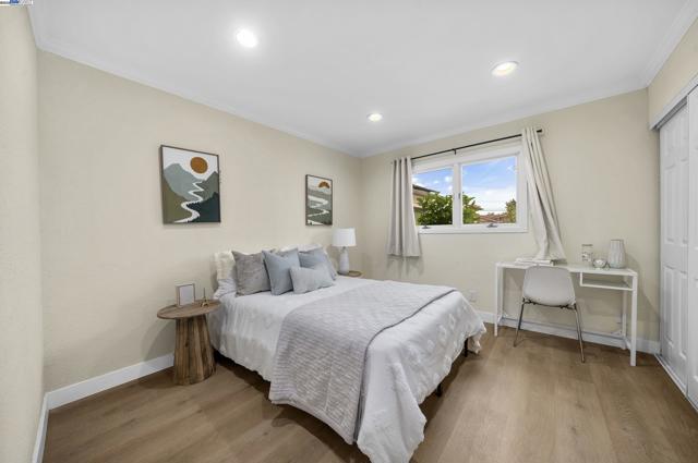 16871 Ross Lane, Huntington Beach CA: https://media.crmls.org/mediaz/440eb999-25ee-44d9-ac10-a0261d33aadb.jpg