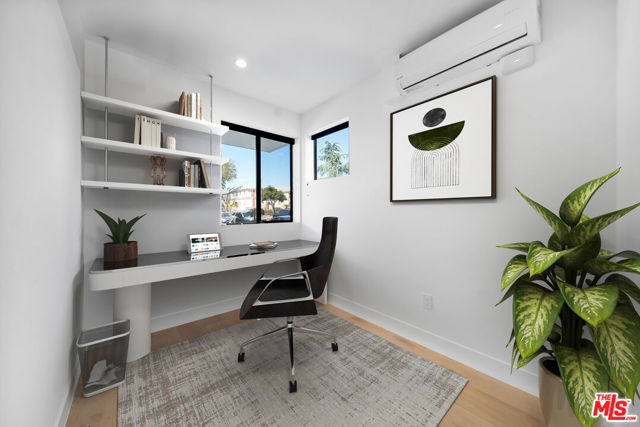 733 N Gramercy Place, Los Angeles CA: https://media.crmls.org/mediaz/440f3a99-4285-47c2-a2cd-fc33ad723139.jpg