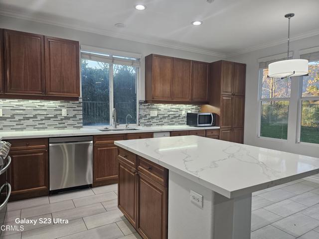 Detail Gallery Image 13 of 38 For 7454 Chanteclair Ct, Los Angeles,  CA 91042 - 5 Beds | 3 Baths