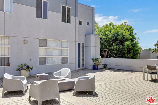 7920 Anise Avenue, Los Angeles CA: https://media.crmls.org/mediaz/440f72c0-74e4-4b8b-b40c-938b19f5f1e8.jpg