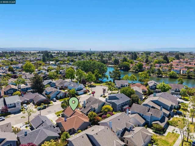 39 Crane Ct, Alameda CA: https://media.crmls.org/mediaz/440f748d-9878-4480-a7bd-a6070b4750e0.jpg