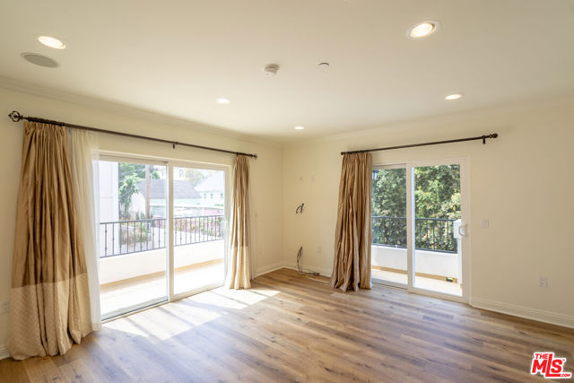 1529 S BEVERLY Drive, Los Angeles CA: https://media.crmls.org/mediaz/440fba92-ab6b-45d6-9afb-ad02fba3814a.jpg