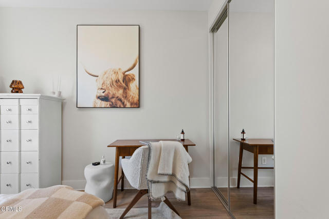 5664 Hazeltine Avenue, Sherman Oaks CA: https://media.crmls.org/mediaz/441016df-e532-483b-84fb-e0eef321fb43.jpg