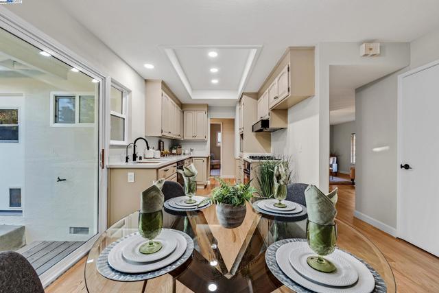 35629 Dee Pl, Fremont CA: https://media.crmls.org/mediaz/44103d1a-5848-4e84-ba26-41ac7b484489.jpg