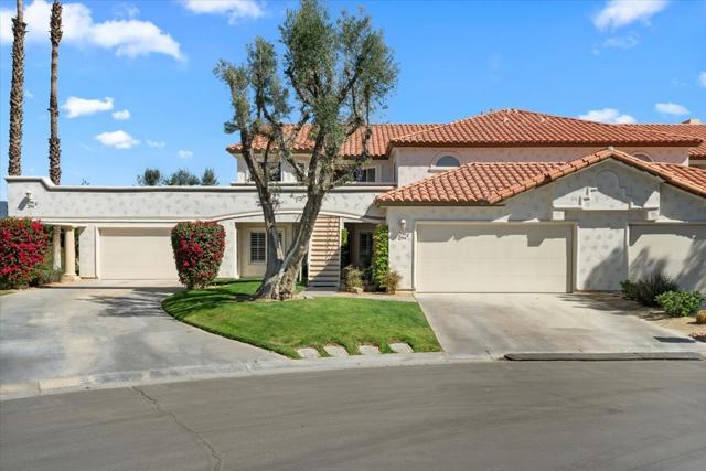 296 Vista Royale E Circle, Palm Desert CA: https://media.crmls.org/mediaz/44105db1-6bdb-4022-a8cc-95775828b141.jpg