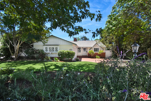 13046 Addison Street photo 8