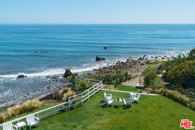 32852 Pacific Coast Highway, Malibu CA: https://media.crmls.org/mediaz/44111bb4-524b-482f-86ce-3c60ce00b89d.jpg