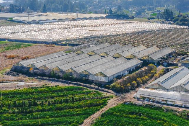 371 Calabasas Road, Watsonville CA: https://media.crmls.org/mediaz/44111fe7-e805-432d-a878-8ff3975c189a.jpg
