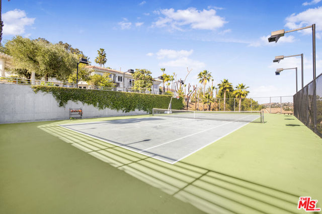 4001 Clarinda Drive, Tarzana CA: https://media.crmls.org/mediaz/4411ce05-be94-4e63-8dce-bd6570f78ed2.jpg