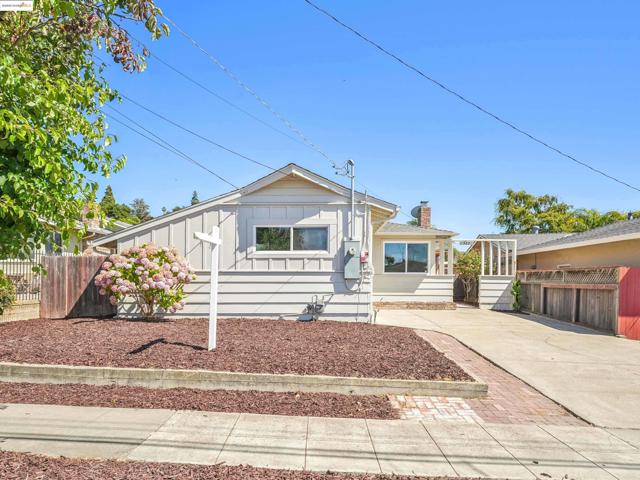 589 Evangeline Way, Hayward CA: https://media.crmls.org/mediaz/44120614-ad13-4c5e-9048-79445a776c47.jpg