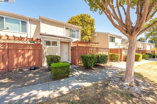 4562 Deerfield Ter, Fremont CA: https://media.crmls.org/mediaz/44129a57-1fcc-4ab8-a4f3-b9f7b6aea525.jpg