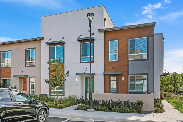 Detail Gallery Image 2 of 41 For 1047 Arrowood Trail, Vista,  CA 92081 - 3 Beds | 2/1 Baths