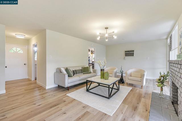 3119 Meadowbrook Dr, Concord CA: https://media.crmls.org/mediaz/44138cfd-c444-41aa-9165-800046d11f7f.jpg