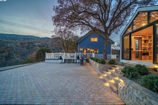 21000 Mines Rd., Livermore CA: https://media.crmls.org/mediaz/4413a3c0-99f8-4d02-b021-d56efd5e407d.jpg