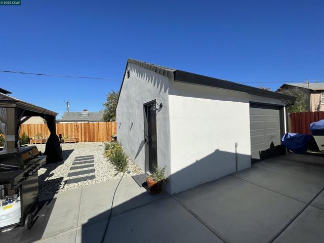 1923 Juliesse Avenue, Sacramento CA: https://media.crmls.org/mediaz/4414098b-a832-4b98-ba24-93fcaedf386d.jpg