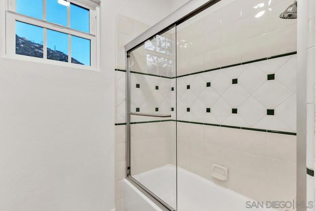 17002 Obsidian Dr, Ramona CA: https://media.crmls.org/mediaz/44141e52-d380-4bfd-8f14-d862d94dab16.jpg