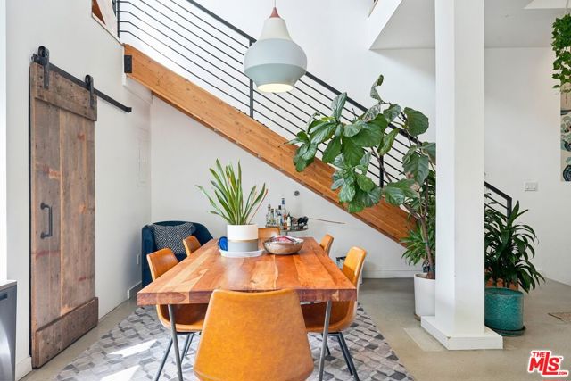 815 Hampton Drive, Venice CA: https://media.crmls.org/mediaz/44143115-93b3-4520-9c90-e091a2c1c26c.jpg