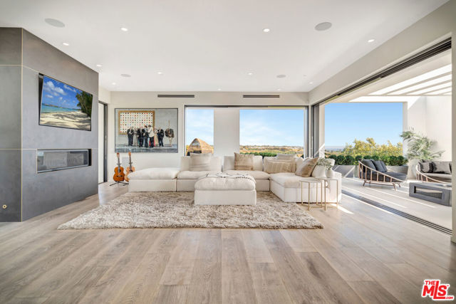 5944 Filaree, Malibu CA: https://media.crmls.org/mediaz/441436b7-64f0-4b53-87d3-9a4b8560e540.jpg