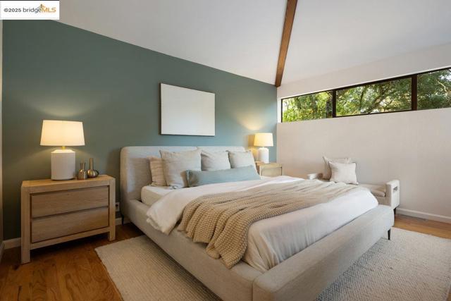 2112 Manzanita Dr, Oakland CA: https://media.crmls.org/mediaz/44146670-2762-476d-8d1f-ae0ccd577b54.jpg