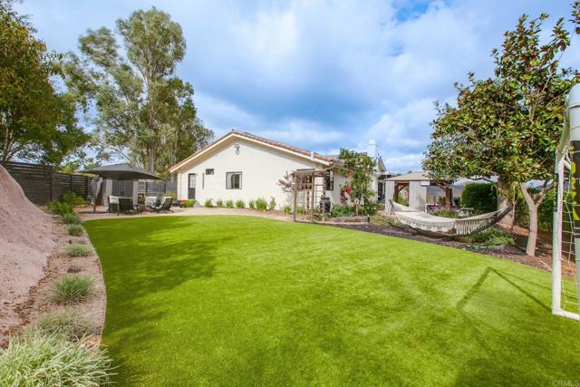 19950 Elfin Forest Ln, Escondido CA: https://media.crmls.org/mediaz/4414714d-0456-42e8-8736-6c68adc4e747.jpg