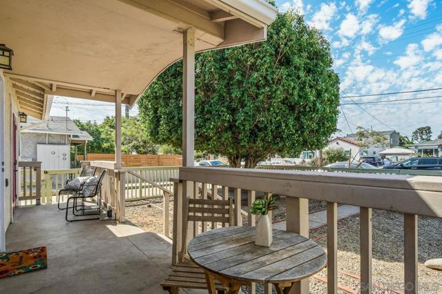 4749 Choctaw Dr, San Diego CA: https://media.crmls.org/mediaz/44154f54-0c51-4537-92cb-d32d4dcc020f.jpg
