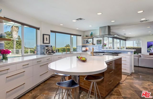2224 Hercules Drive, Los Angeles CA: https://media.crmls.org/mediaz/44158567-408e-49f5-9a52-2255ccfe6c19.jpg
