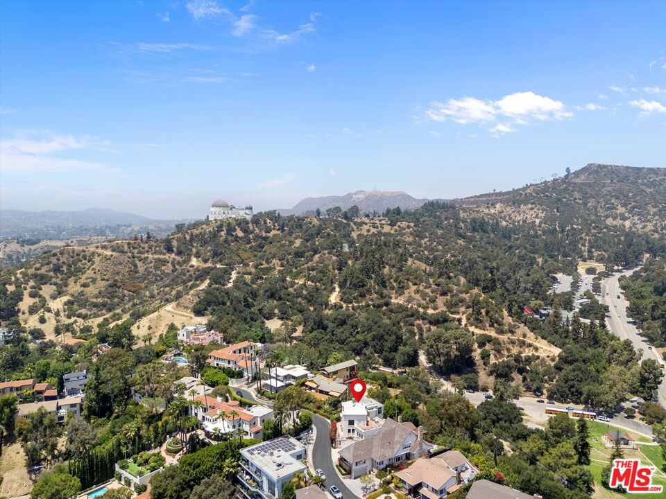 https://media.crmls.org/mediaz/44167d49-8da6-46a8-89d8-094f1ec86f40.jpg?preset=X-Large