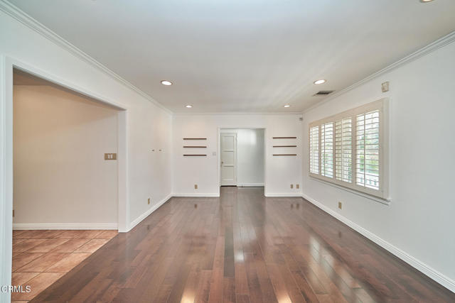 4916 Rupert Lane, La Canada Flintridge CA: https://media.crmls.org/mediaz/44171eba-0063-43fa-9e38-d37494e8f6eb.jpg