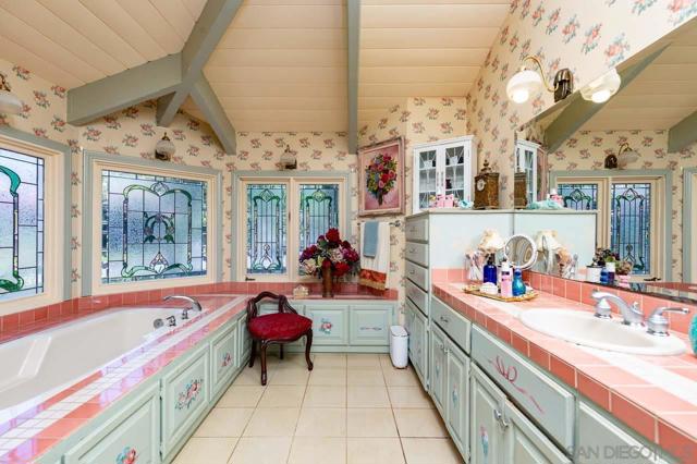 11339 Rolling Hills Dr, El Cajon CA: https://media.crmls.org/mediaz/4417db9d-6b46-4465-a5f9-9cf84d6f3ba3.jpg