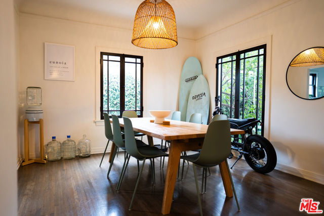 217 7th Avenue, Venice CA: https://media.crmls.org/mediaz/4417dba6-7e18-4cfd-960c-6660ed7b7839.jpg