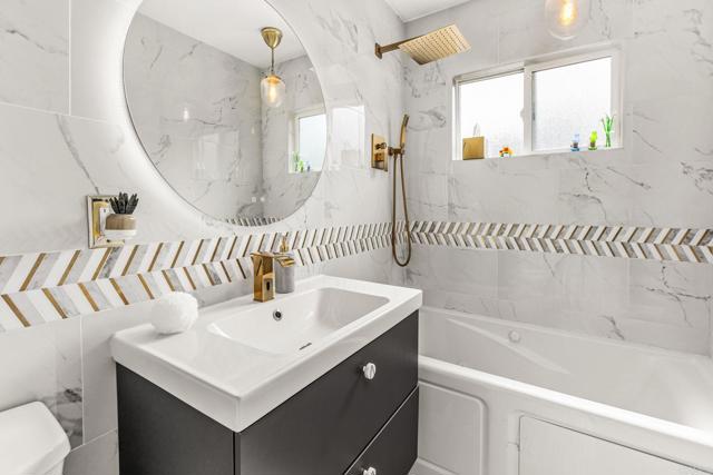5851 Jackson Dr, La Mesa CA: https://media.crmls.org/mediaz/4418292e-a0d5-4193-a6f5-3bb53e3d318c.jpg