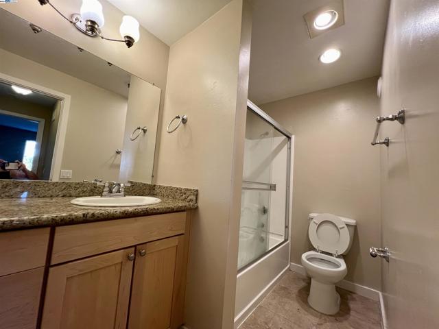 Image 23 of 38 For 6400 Christie Ave  5211