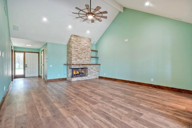 14787 Caminito Orense Oeste, San Diego CA: https://media.crmls.org/mediaz/44189ed8-41ee-489e-bd94-1de7ec0668d9.jpg