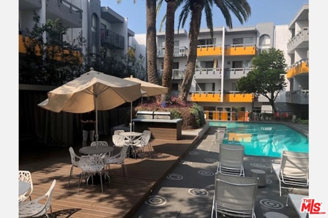 160 S VIRGIL Boulevard, Los Angeles CA: https://media.crmls.org/mediaz/4418a83f-493b-49f1-8471-35ab544938d0.jpg