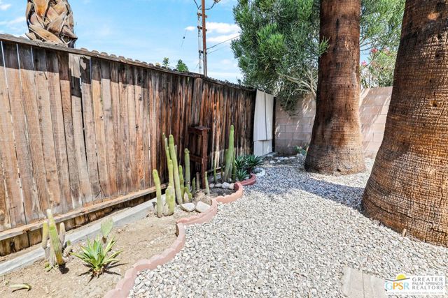 80 Dunes Circle, Cathedral City CA: https://media.crmls.org/mediaz/4418b451-e9ec-4acb-87ba-d1120f4ceca0.jpg