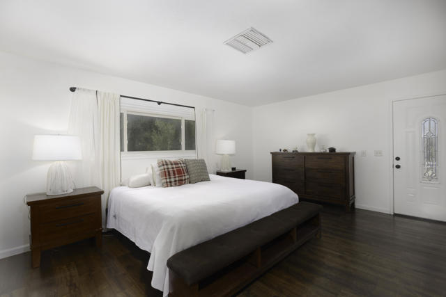 8837 Hardesty Drive Drive, Yucca Valley CA: https://media.crmls.org/mediaz/44191f4b-7e6e-4724-81a2-adabaf080432.jpg