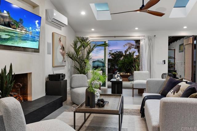 803 Saxony Road, Encinitas CA: https://media.crmls.org/mediaz/4419318c-41f0-42c6-9763-7b10519d5554.jpg