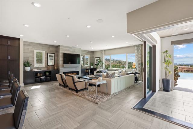 Detail Gallery Image 16 of 69 For 17028 Rendezvous Cir, San Diego,  CA 92127 - 5 Beds | 5/1 Baths
