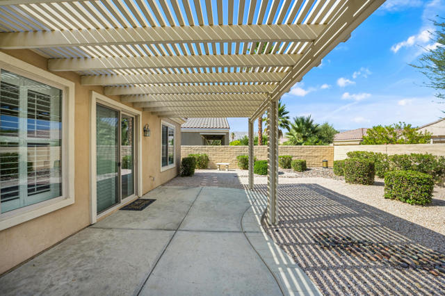 40752 Calle Guapo, Indio CA: https://media.crmls.org/mediaz/441ac929-36eb-4c61-8bfa-e6849b825ba4.jpg