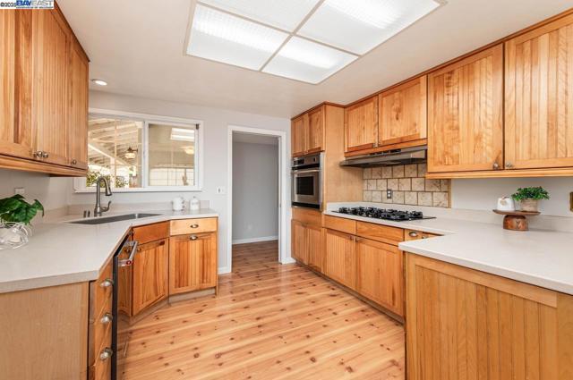 285 Edythe St, Livermore CA: https://media.crmls.org/mediaz/441acd18-4a05-4f66-b11a-5bf484a1edc3.jpg