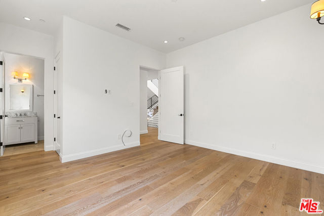 530 N Alta Vista Boulevard, Los Angeles CA: https://media.crmls.org/mediaz/441ad995-aa25-4b26-814b-3f76bba37a19.jpg
