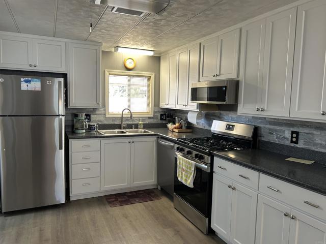 Detail Gallery Image 8 of 21 For 1506 Oak Dr #22,  Vista,  CA 92084 - 2 Beds | 2 Baths