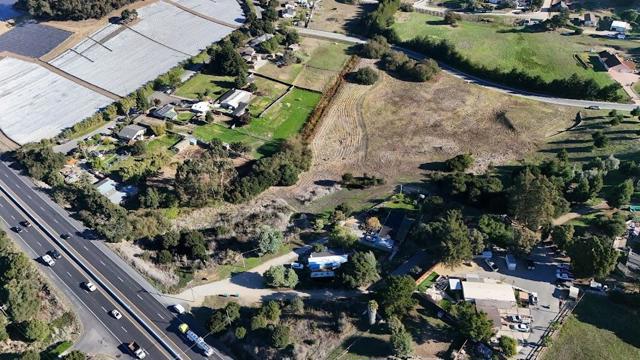 10706 Country Meadows Road, Salinas CA: https://media.crmls.org/mediaz/441affca-a4e2-480a-818a-f55a6b4932d8.jpg