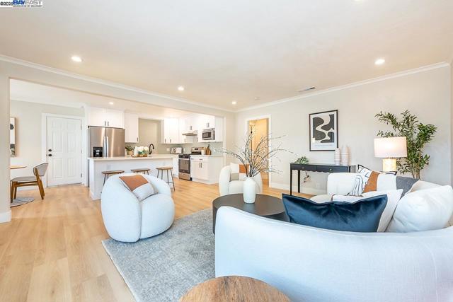 963 Douglas Dr, San Leandro CA: https://media.crmls.org/mediaz/441affee-7aef-4653-b823-73e0c93423a5.jpg