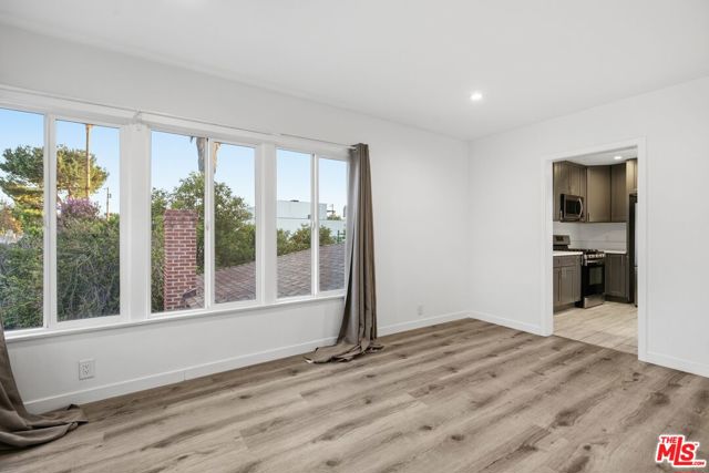 11485 Cumpston Street photo 8