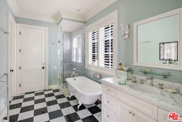 1667 Amalfi Drive, Pacific Palisades CA: https://media.crmls.org/mediaz/441b6479-f7ab-462d-ba22-9430b73d30a2.jpg