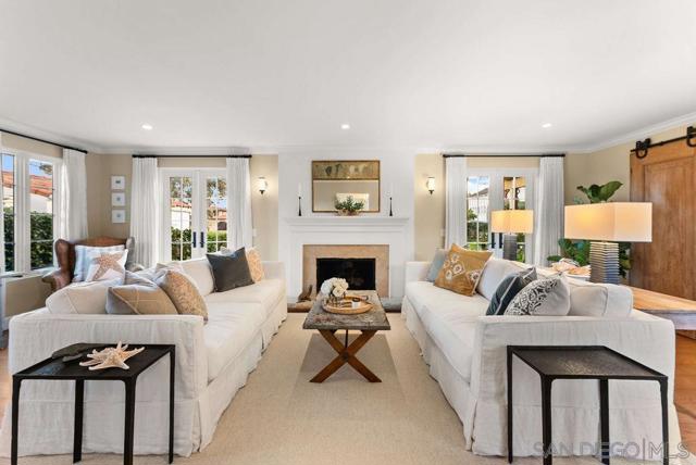 7725 Whitefield Pl, La Jolla CA: https://media.crmls.org/mediaz/441ba020-0509-4c11-90bf-623b50a4d2e0.jpg