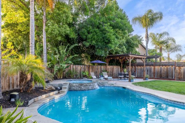 895 Oak Brook Way, Gilroy CA: https://media.crmls.org/mediaz/441bdfca-c420-4b54-9cad-4cd4f0a2edae.jpg