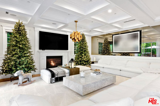 5000 Petit Avenue, Encino CA: https://media.crmls.org/mediaz/441c20d9-245c-4ba3-9de5-1ef2f80888dd.jpg