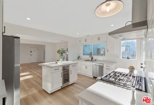 7957 Fountain Avenue, West Hollywood CA: https://media.crmls.org/mediaz/441c4b08-6155-462a-b100-5a5758c906e5.jpg